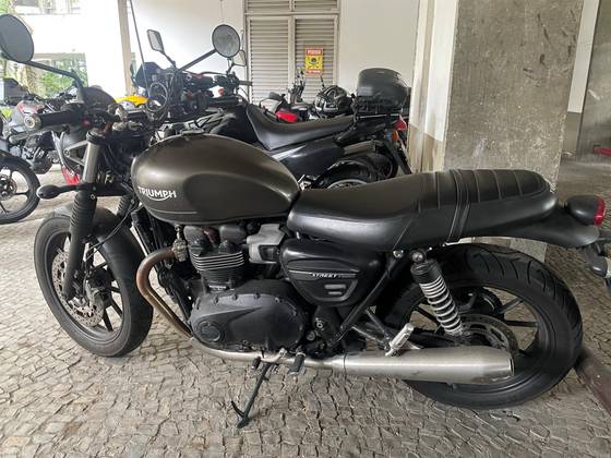 TRIUMPH STREET TWIN TRIUMPH STREET TWIN